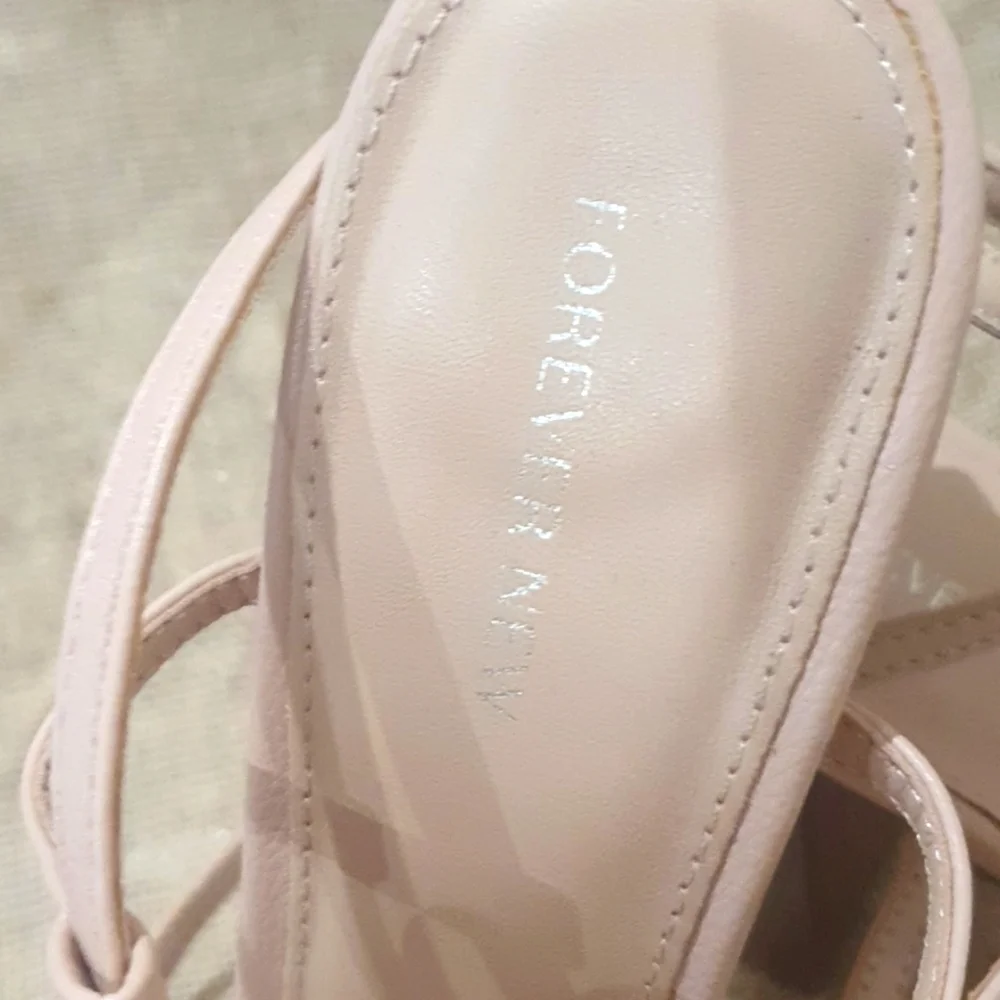 💟 HOST PICK💟FOREVER NEW NWT Size 7 / 38 Nude Strappy Heels with mid block heel - Picture 2 of 6